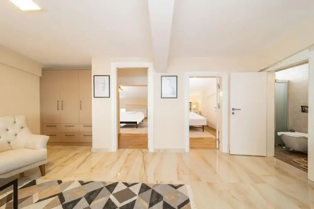 Spacious and Central Apartment near Lara Beach in Muratpasa, Antalya