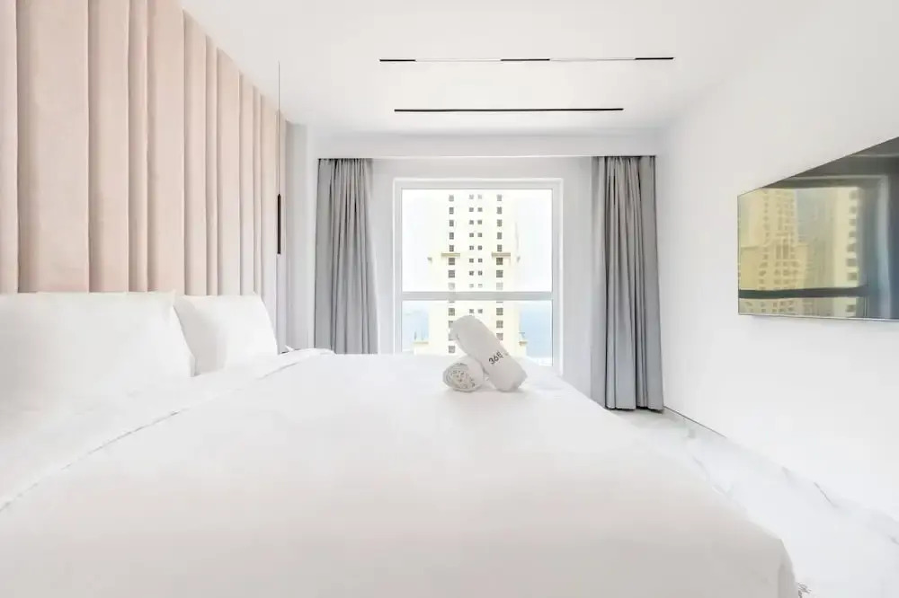 Seaside Elegance - Luxury 3-BR in JBR