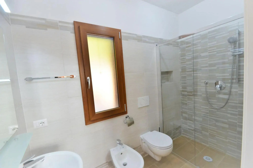 Two semi-detached houses in the immediate vicinity, for a total of three apartments on a 5-acre lot.-Villetta Zuccale 2