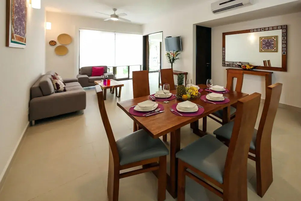HIRA G2 Couples Retreat by Gate48