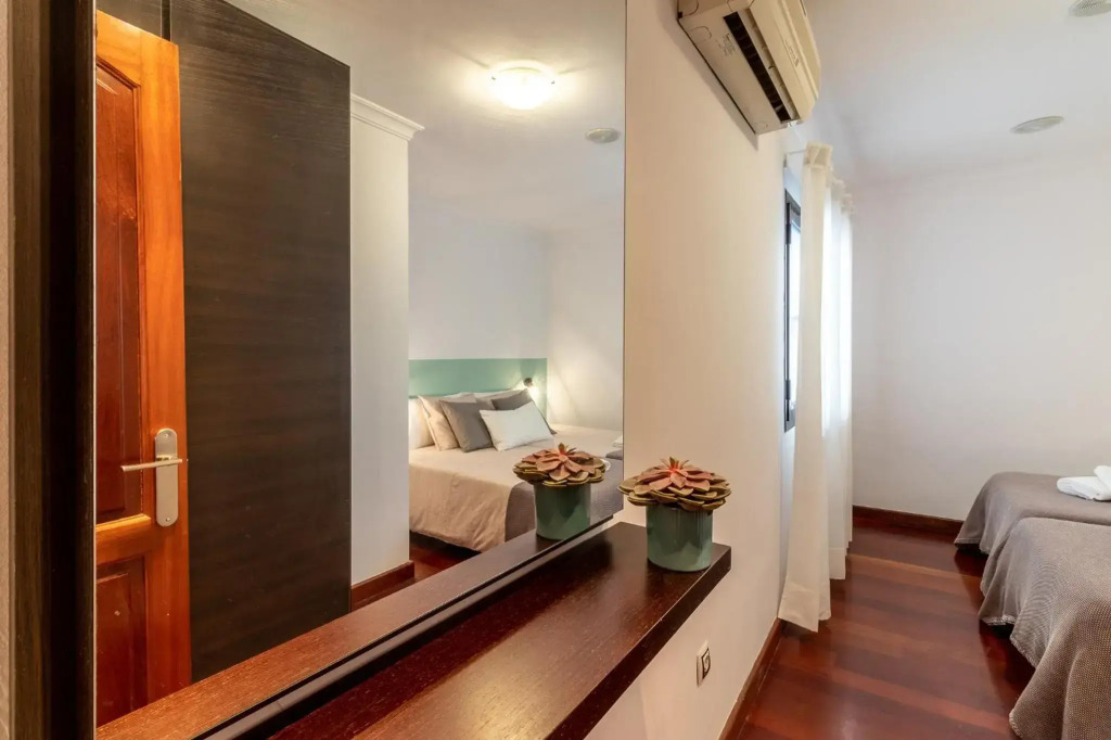 Flatguest Albareda + Penthouse + 2 Bdr + A/C