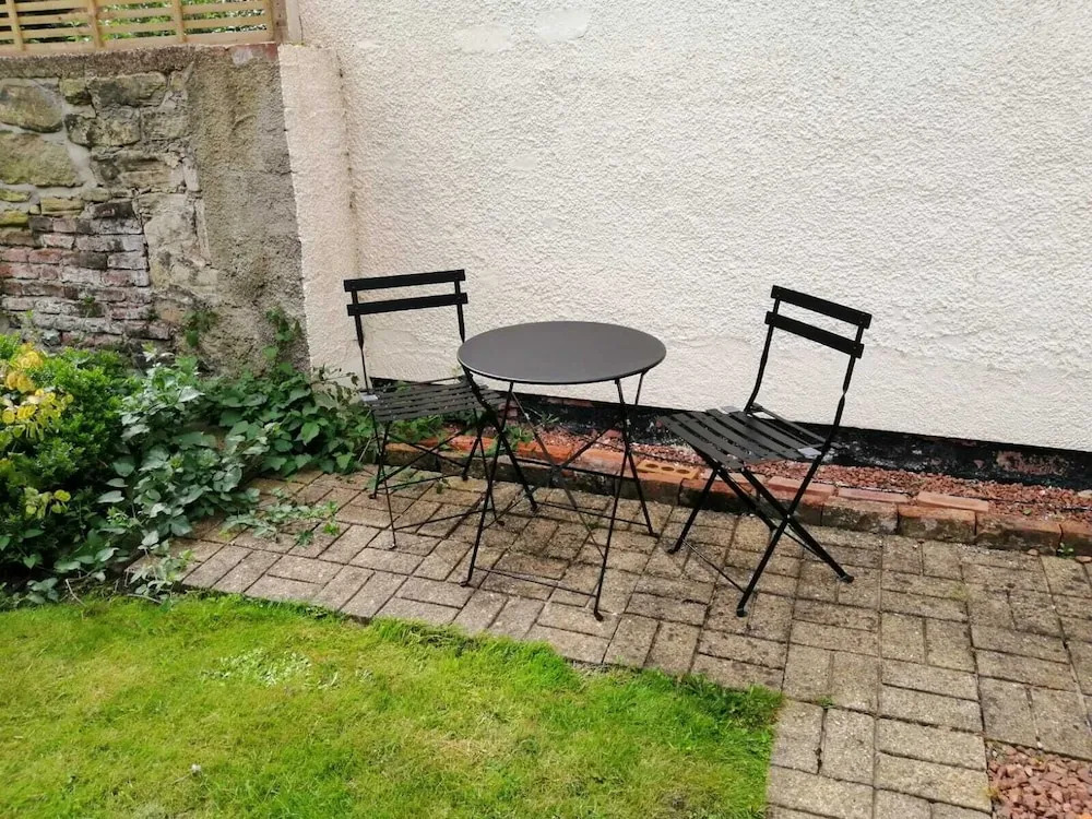 1 Bedroom - Sleeps 4 - Pets - Parking on Site