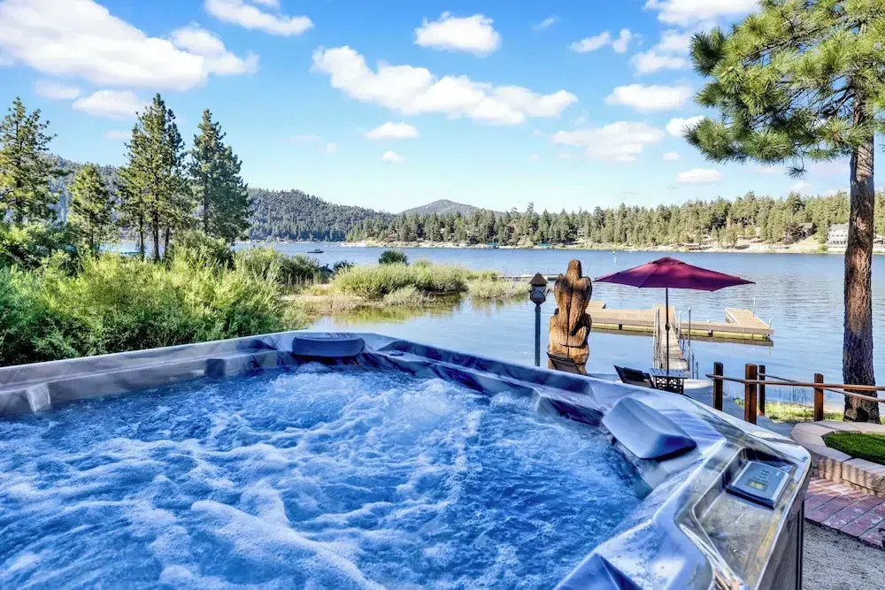 Cove Lakefront Chalet #2098