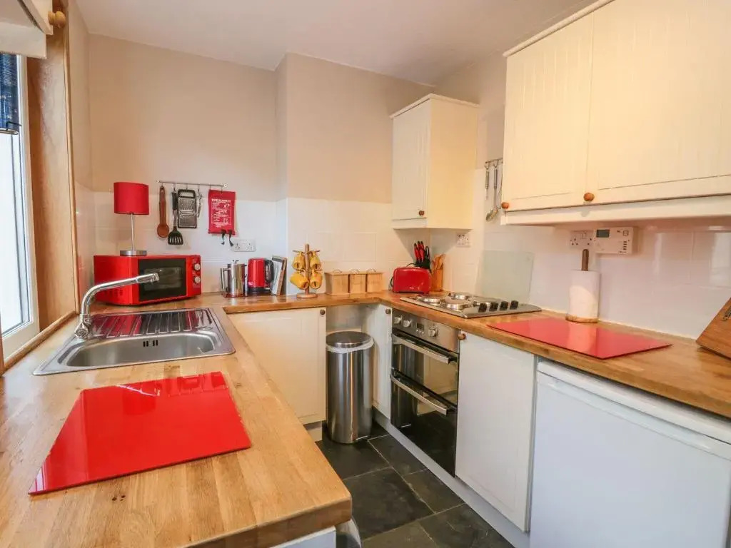 Crinan Canal Cottage No8, Kilmartin