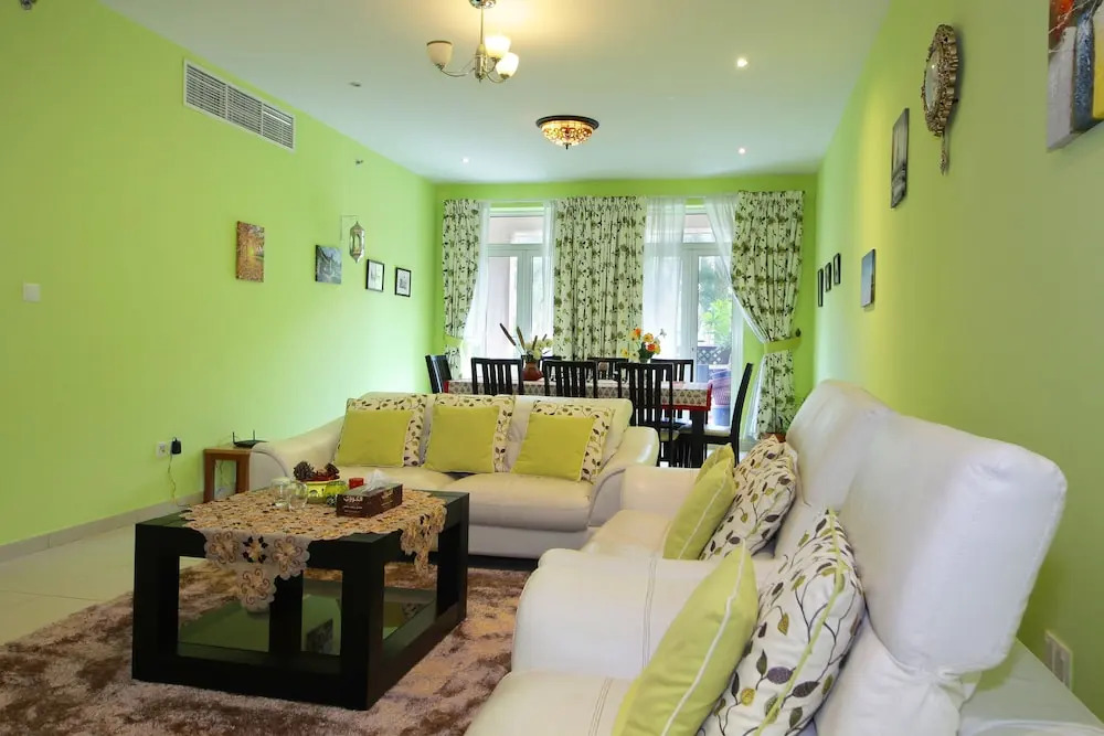 Signature Holiday Home-Masakin Al Furjan