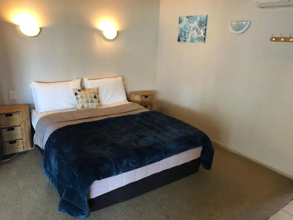 Absolute Lake View Motel