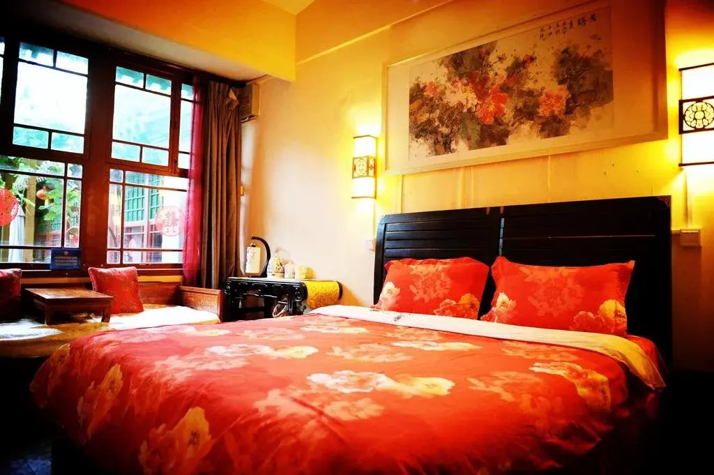 Liuhe Courtyard Hotel