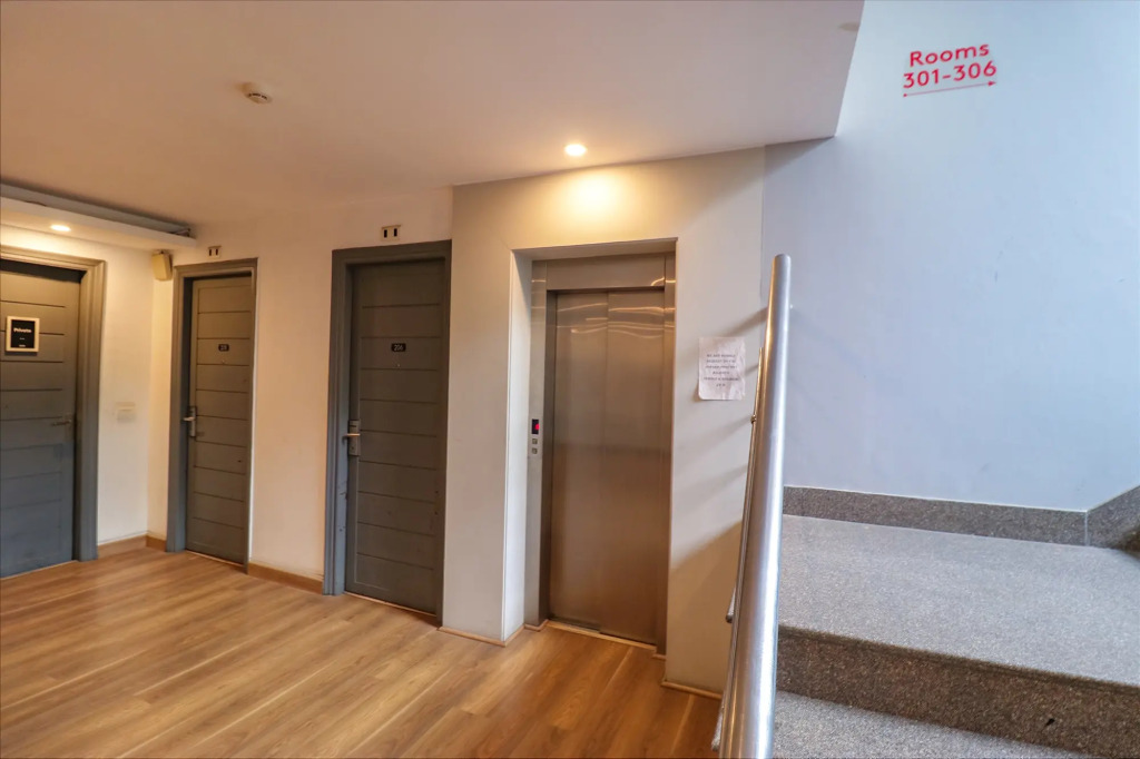 FabHotel Majestic JPM I
