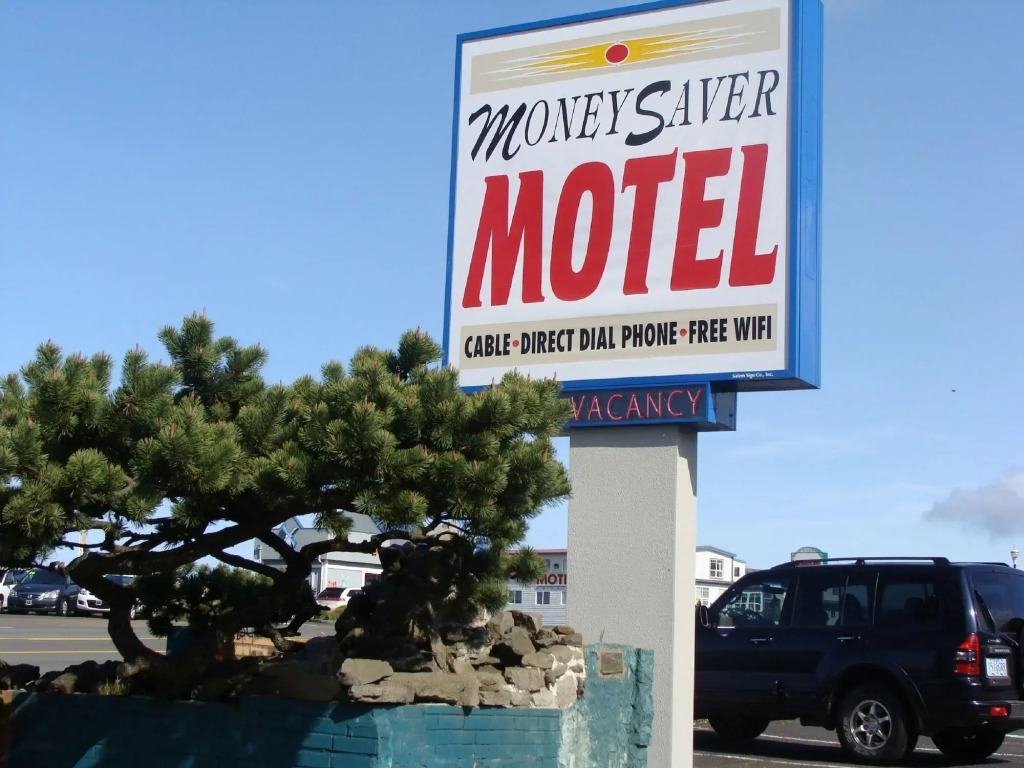 Seven Seas Inn & Suites