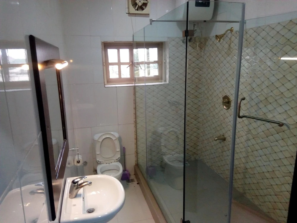 Aliz Ambruz Hotel