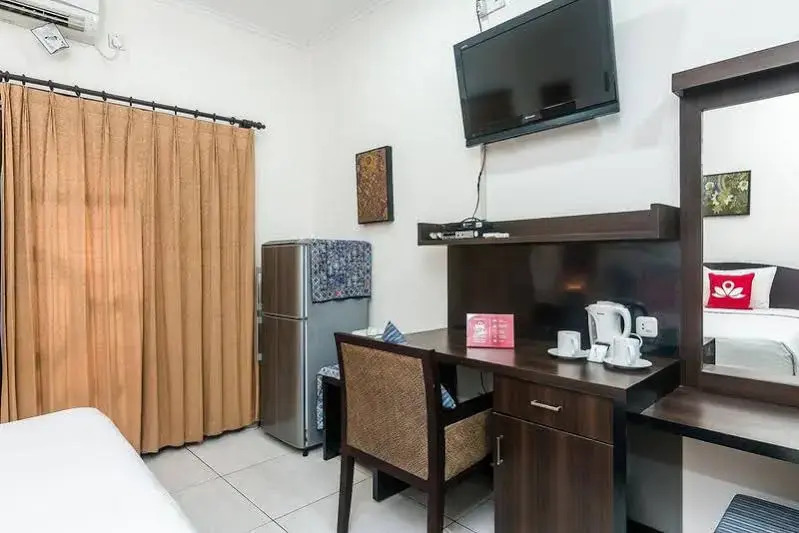 ZenRooms Seminyak Gunung Athena
