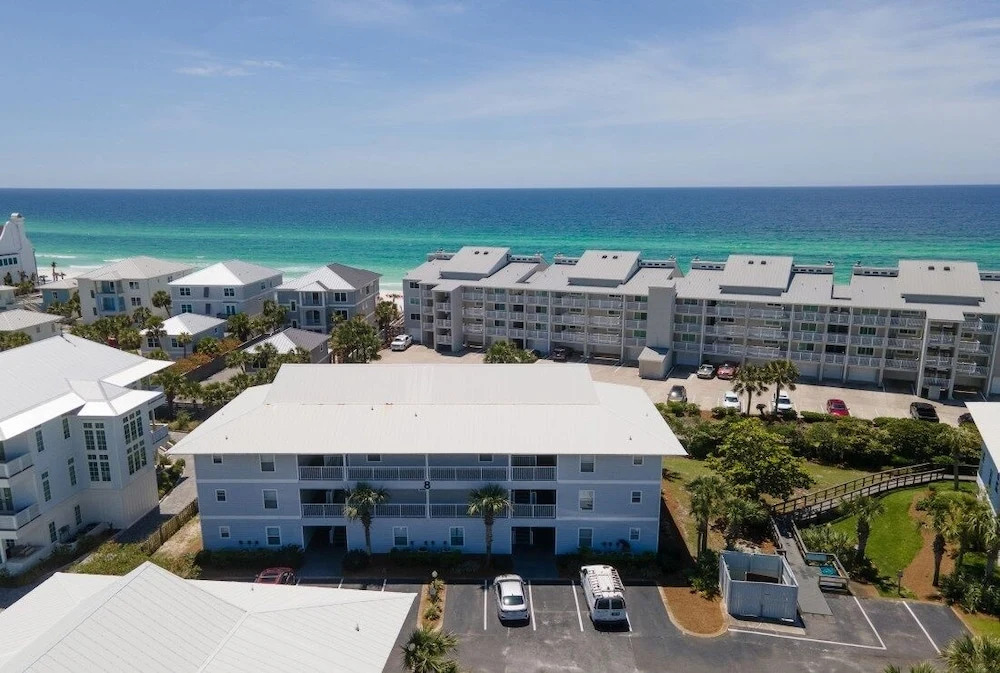 Beachside Villa 2 Bedroom Condo by Redawning