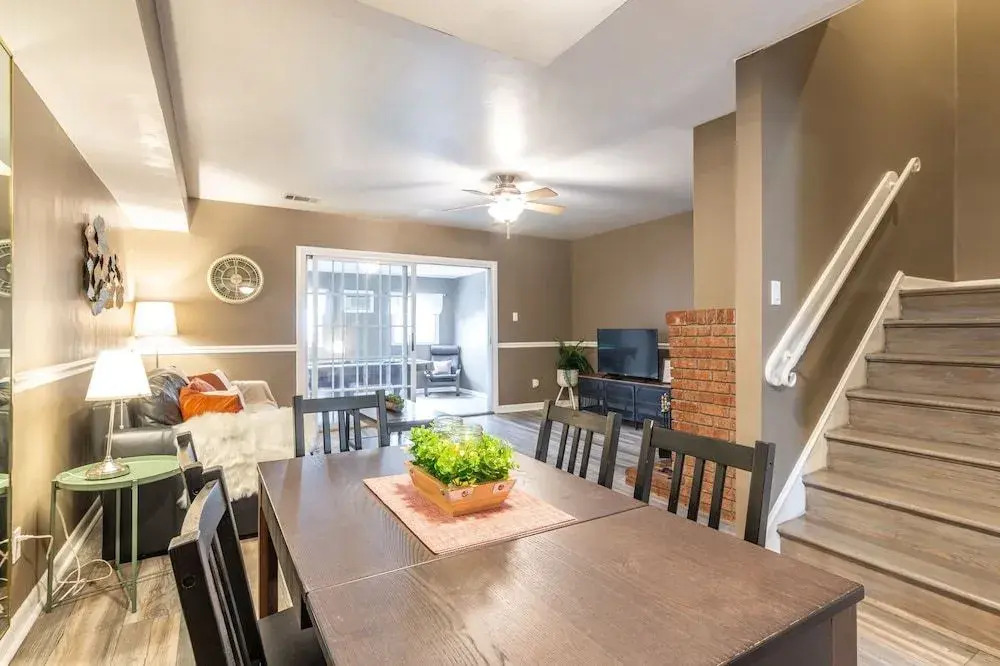 Charming 3BR House Cozysuites Pool Table