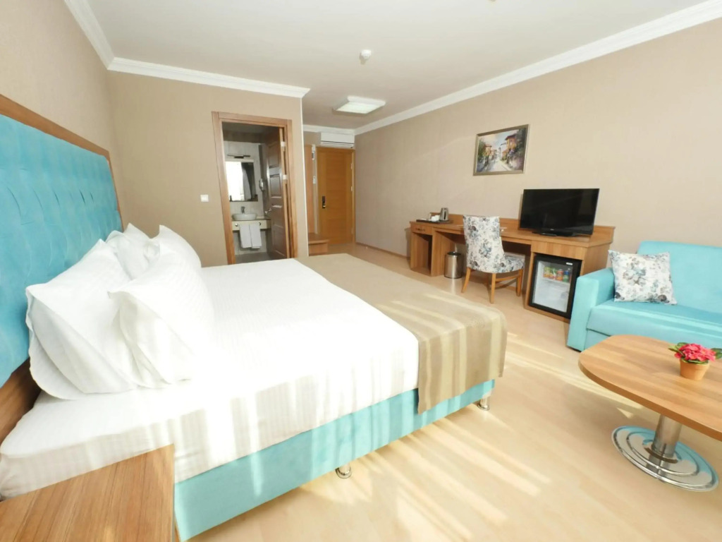 Golden Lounge Hotel