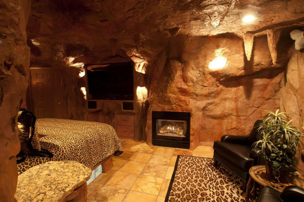 Black Swan Inn Luxurious Theme Rooms