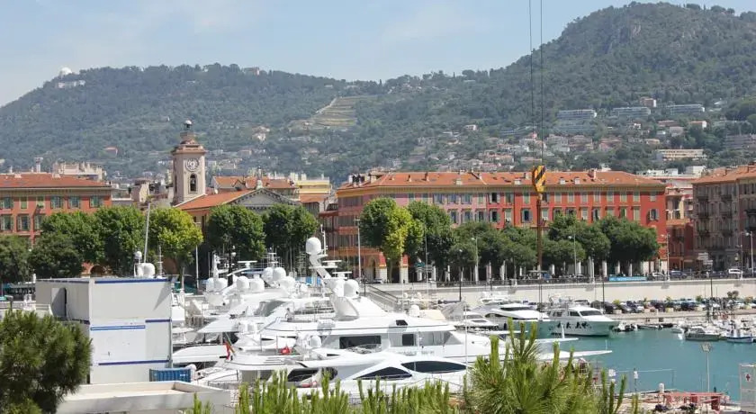 Riviera Immo Partner - Large Waterfront Apartment Quai Lunel