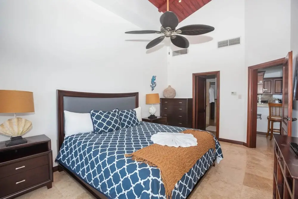 Pristine Bay Villa 1304 with large pool - 3 bedroom condo