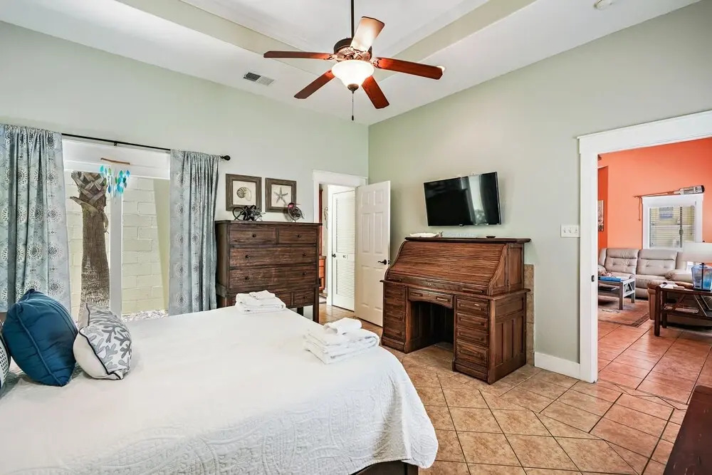 Beach  #2 3 Bedroom Condo by RedAwning