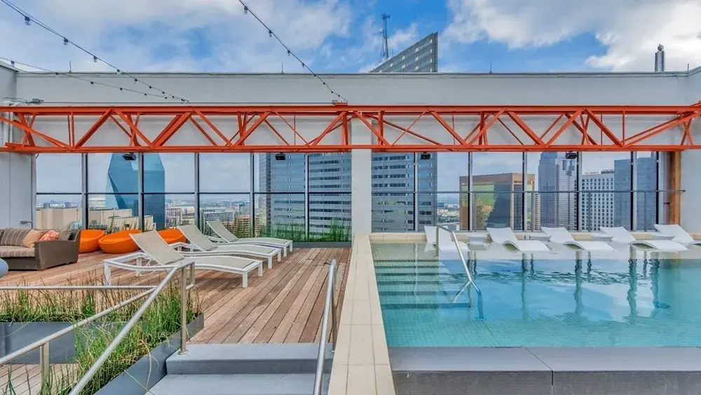18th FL Stylish CozySuites w/ roof pool, gym #2