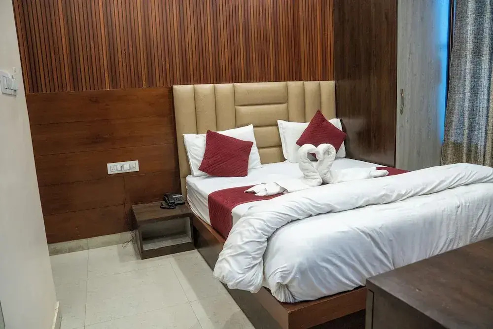 Hotel Madhav Palace