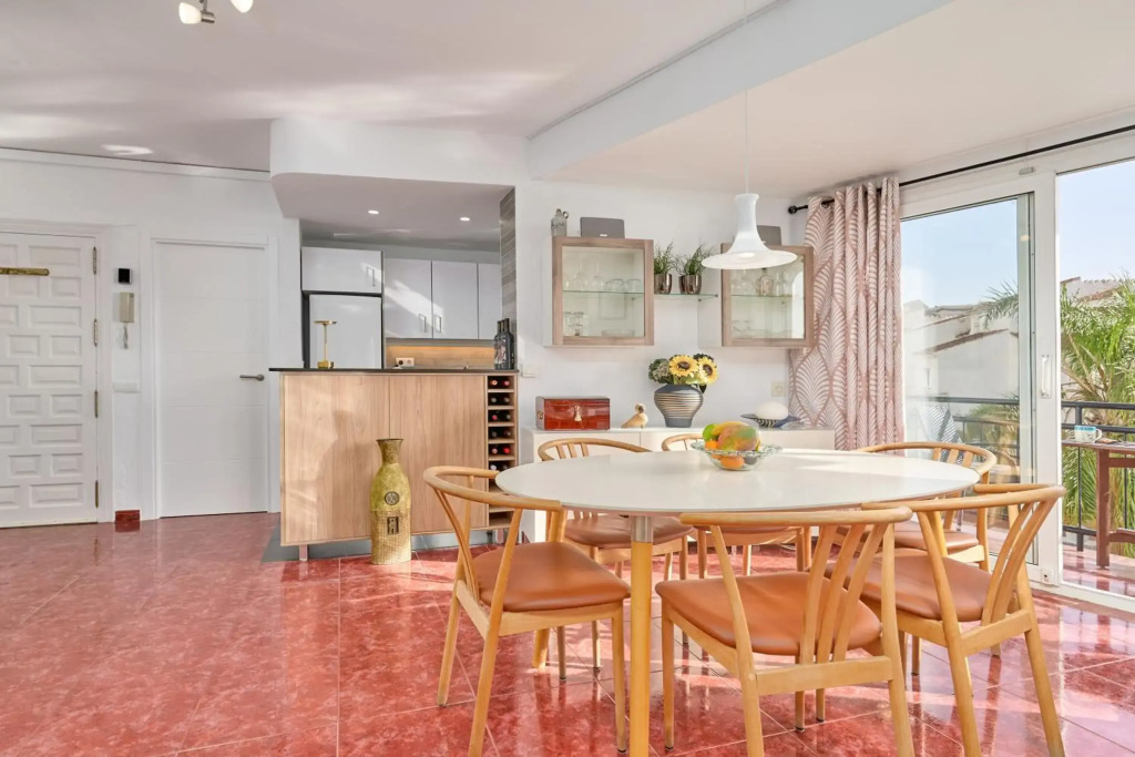 2 Bedrooms 2 Bath
