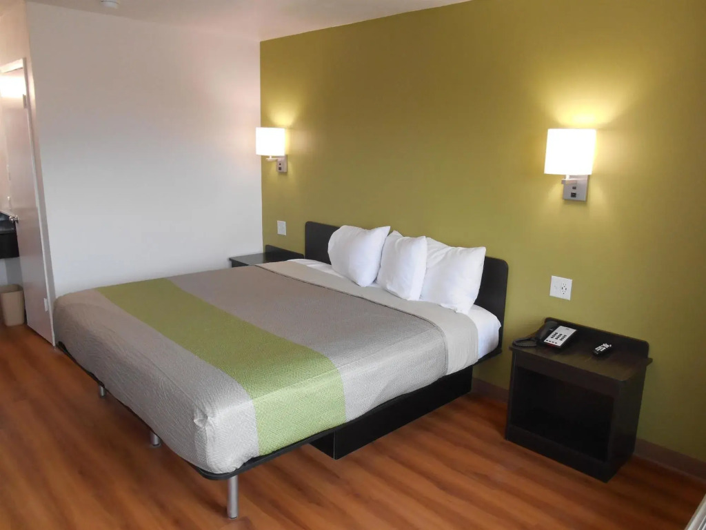 Studio 6-Bryan, TX - University Area