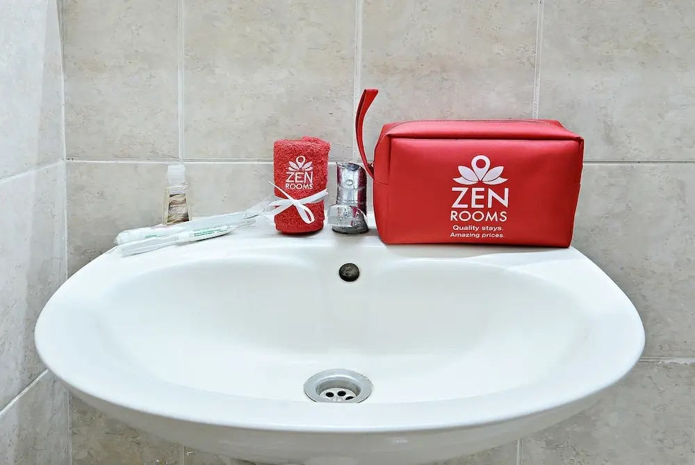 ZEN Rooms Basic Surya Sumantri Pasteur