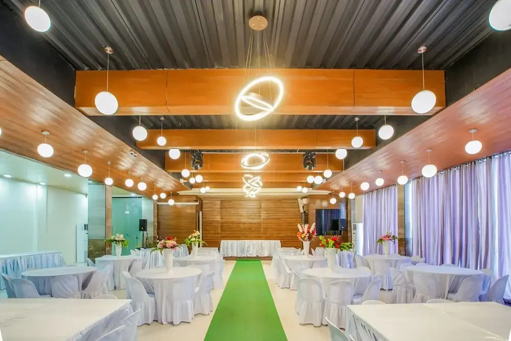 OYO 489 Casa Mia Hotel Suites