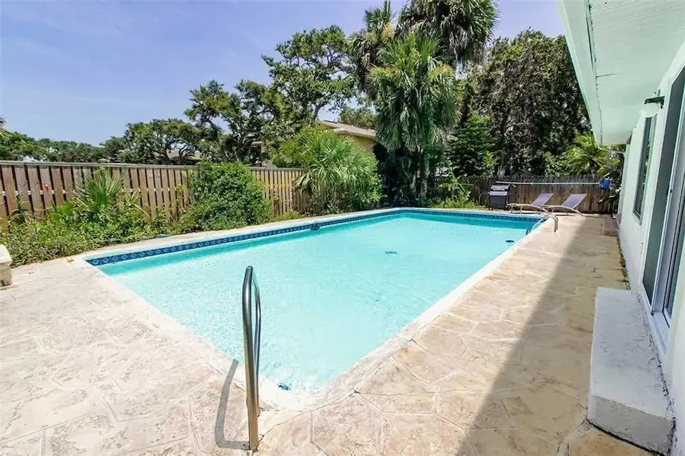 Blue Oasis - Three Bedroom Home