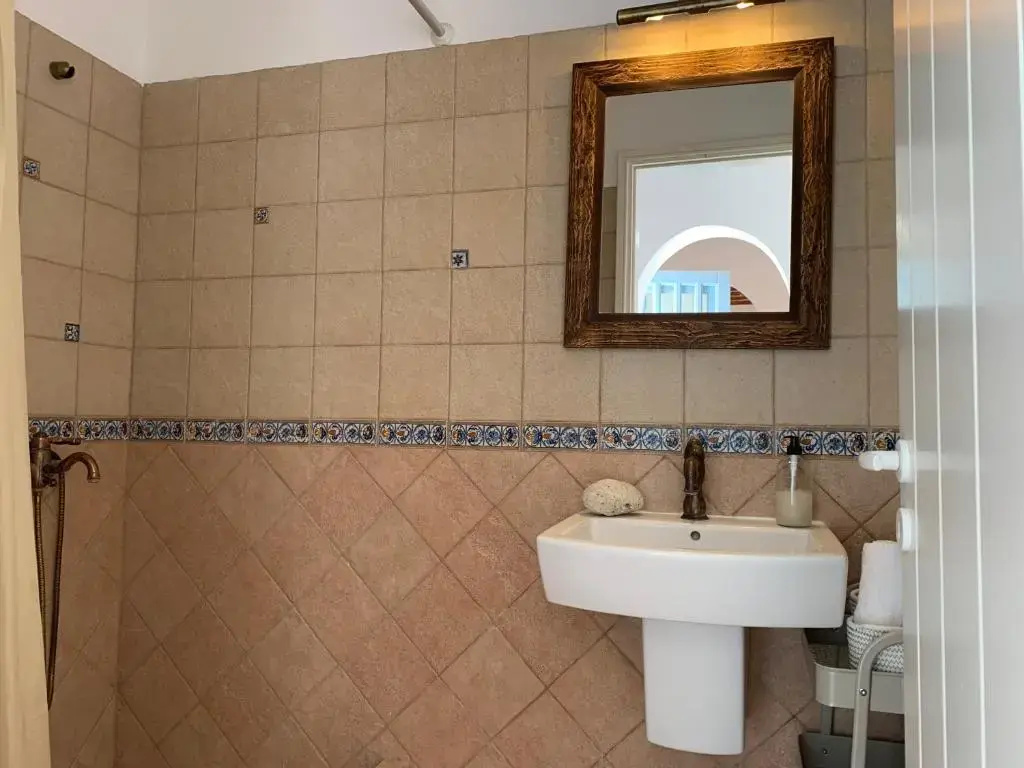 Rosemary Residence in Ampelas. 3 bedroom house