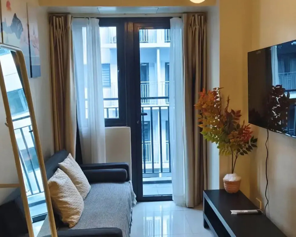 Live Just Steps Away From Mall of Asia