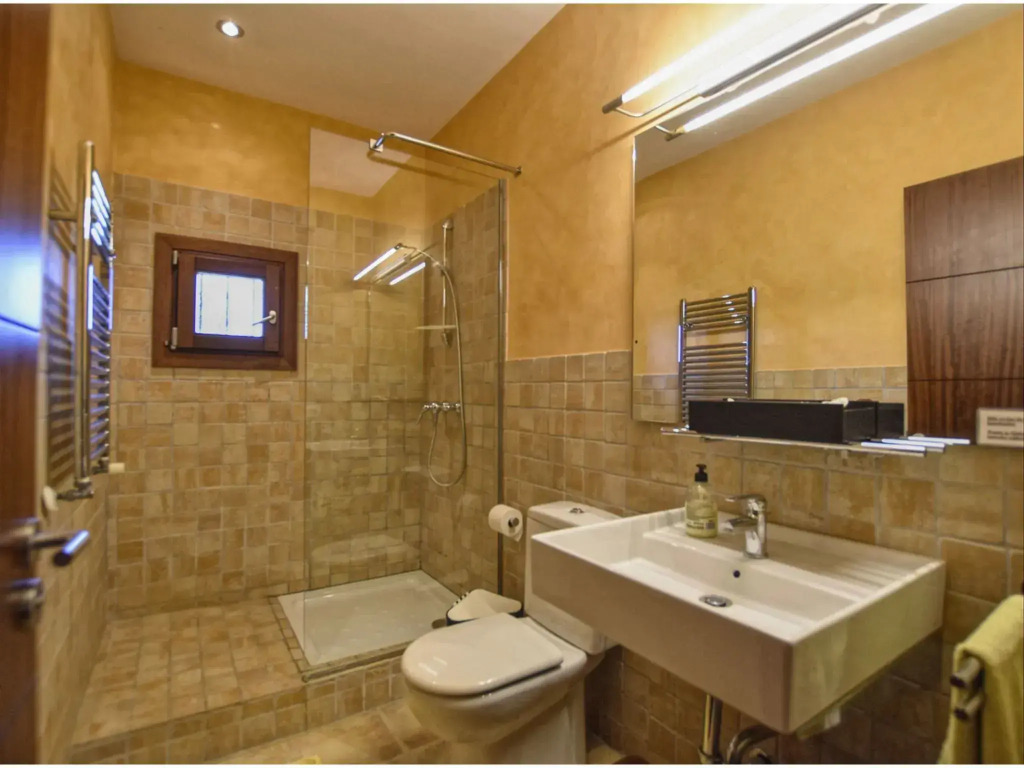 Beautiful country house with pool and views of the Tramuntana for 8 people