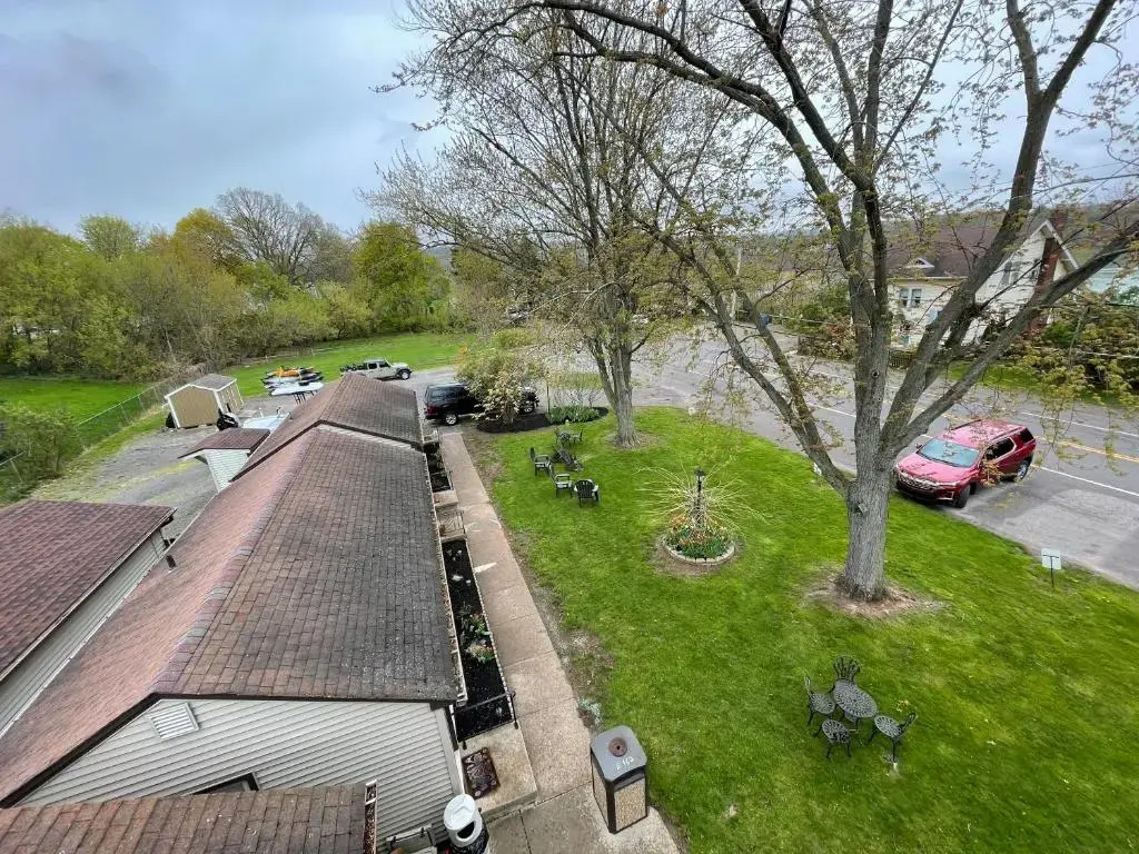 Riverside Motel
