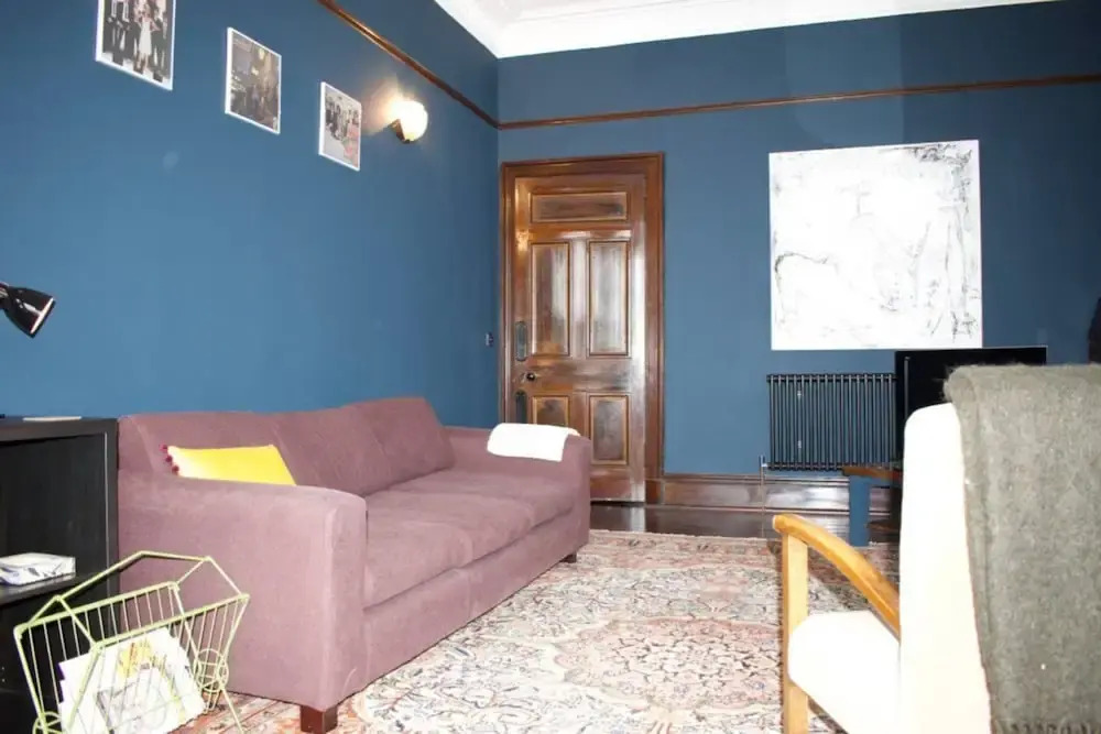 Bright & Spacious One Bedroom Flat Near Leith