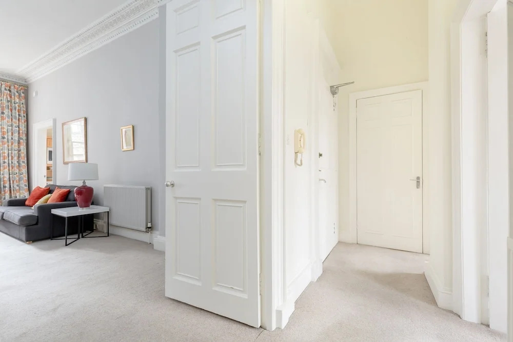 Light and Spacious 2 Bedroom Flat in Heart of Edinburgh