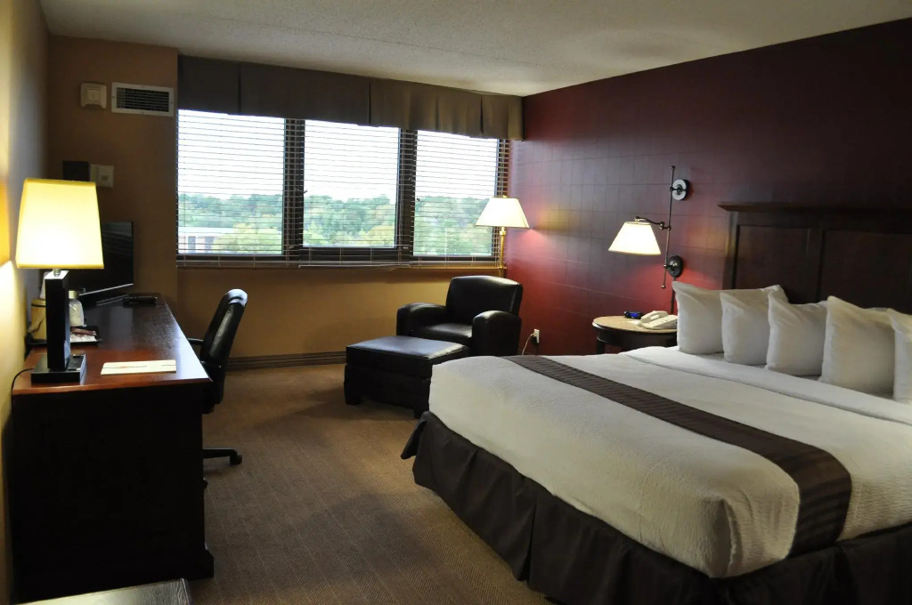 Holiday Inn Kansas City Se - Waterpark