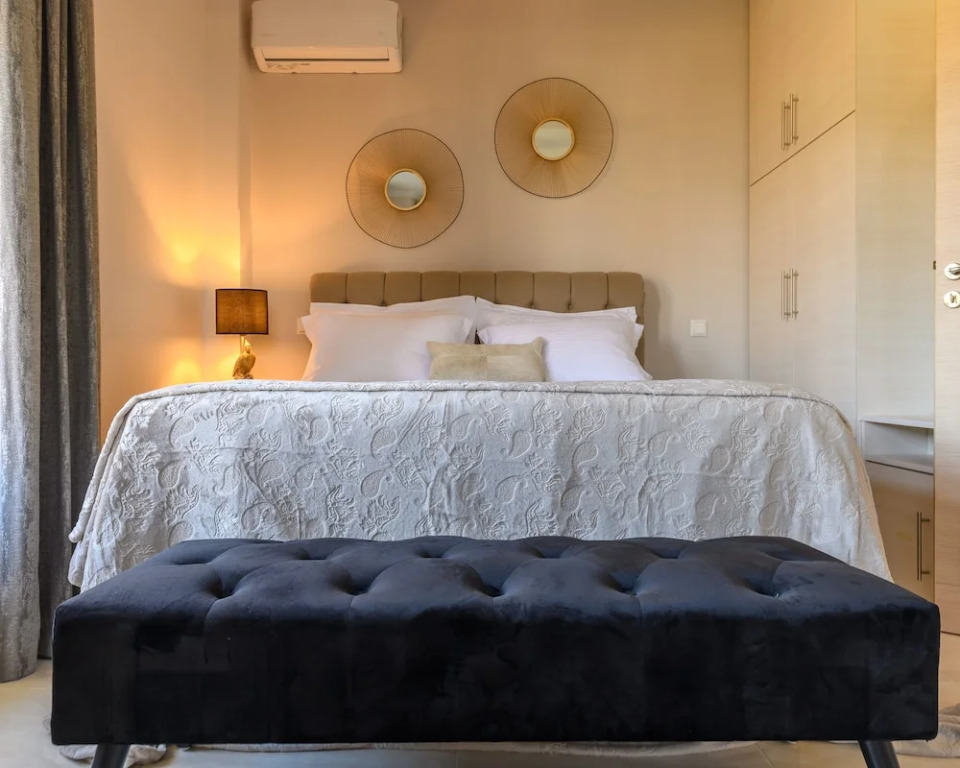 Villa Filoxenia - by the sea - up to 12 guests