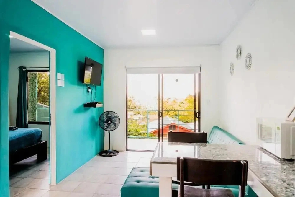 Oceans Breeze Apartment & Rooms
