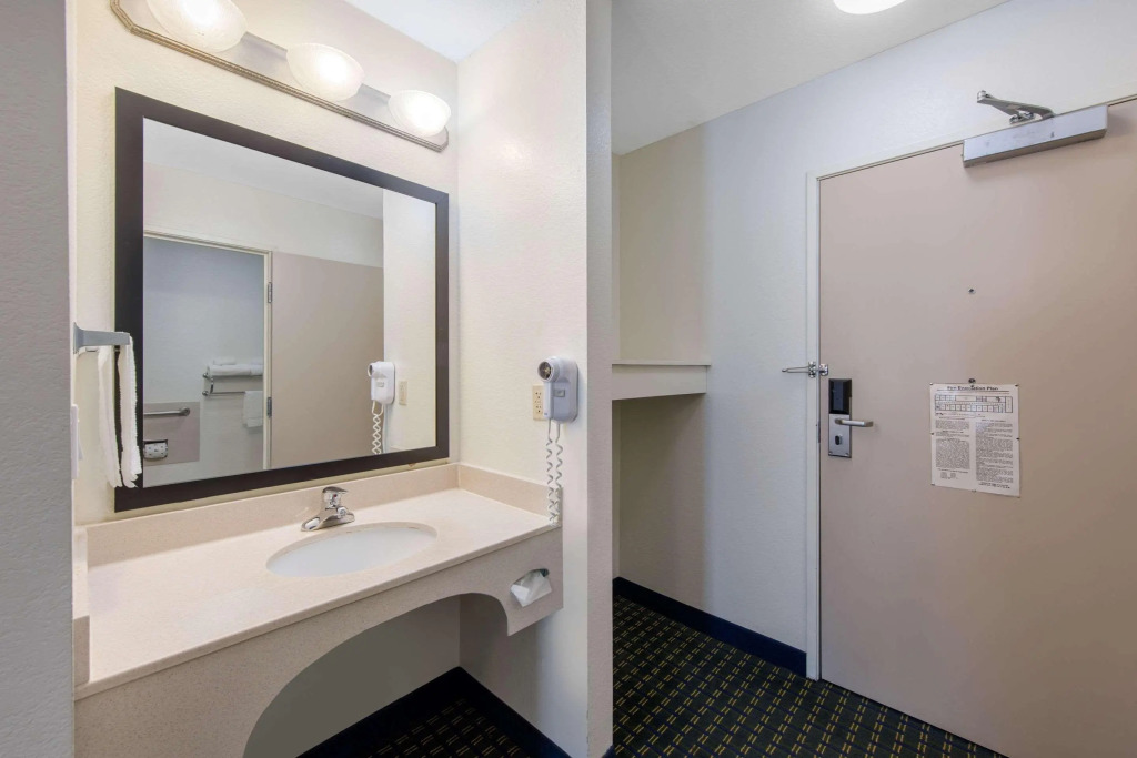 Quality Inn & Suites Clayton, NM