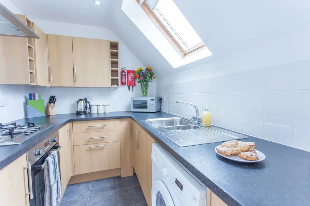 Bright 2 Bed Apartments in Marston Oxford, Free Parking, OX3 Near John Radcliffe Hospitals & University Parks
