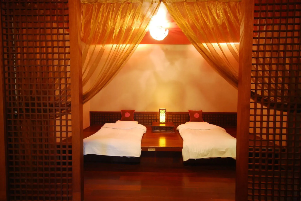 March Three Inn