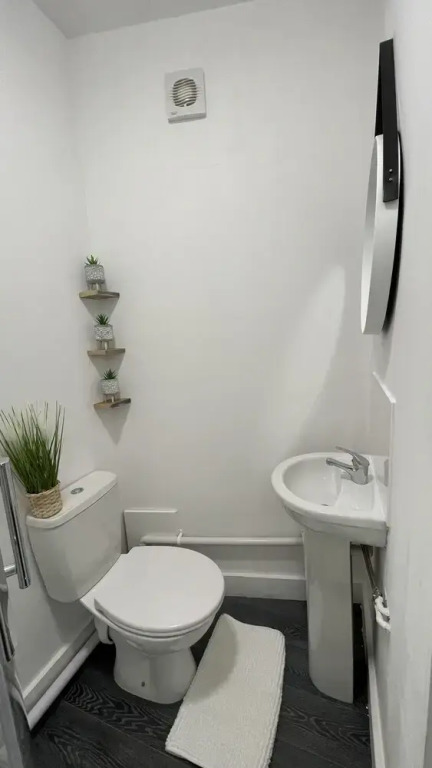 Contractor Accommodation Birmingham Large 6BR Free Parking