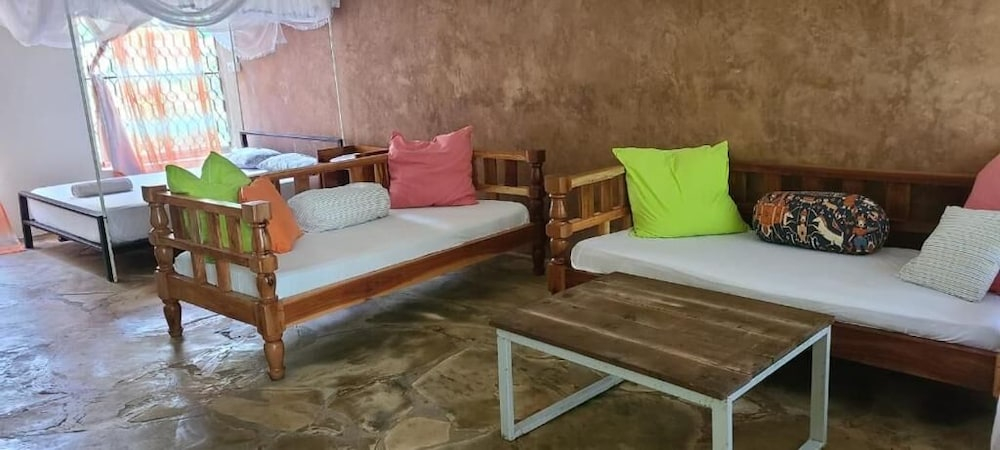 PRIMESHADE GUESTHOUSE