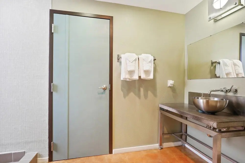 Spacious 3br/2ba Industrial Apt in Nola by Domio