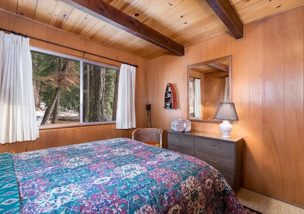 The Honey Bear Cabin With Fireplace and Large Deck! #109