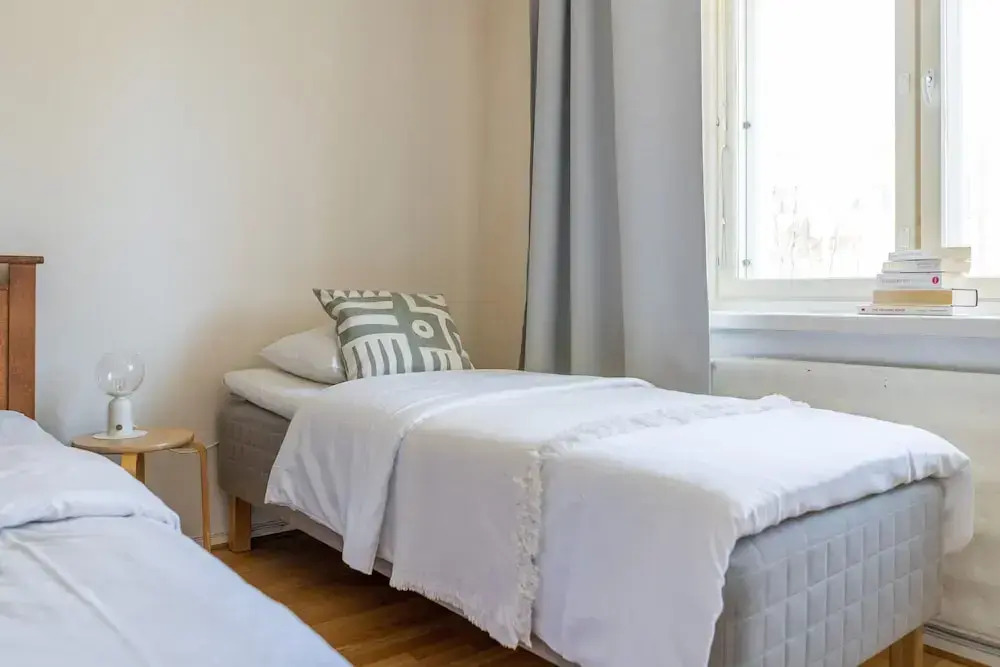 2 Bedroom apartment Steps from the Metro