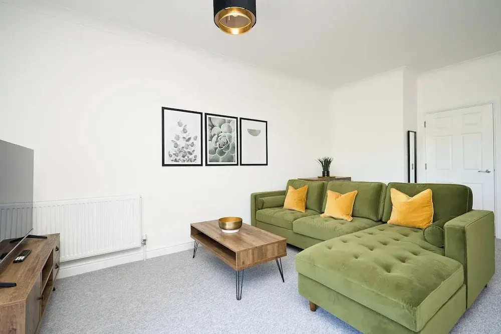 Spacious One Bed Apt With Scenic Views