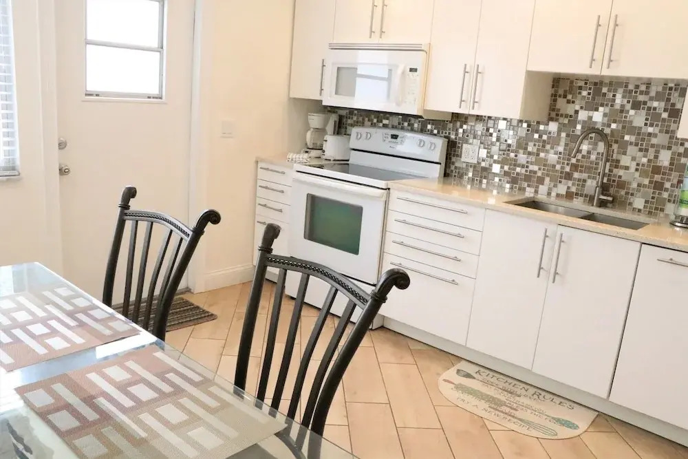 Siesta Beach House #303 2 Bedrooms 1.5 Bathroom Townhouse