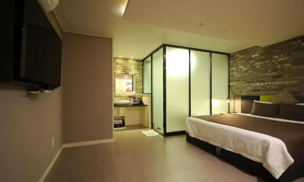 Hotel 385