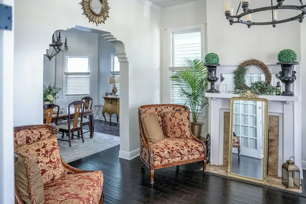 4 BR Home w/ Modern Comforts & Park View
